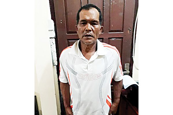 Ayah Berkali-kali Perkosa Putri Tiri di Kabupaten Tanahdatar, Mulai Korban Sekolah TK hingga SMP,Ngadu ke Ibu, Tapi Tak Ditanggapi 1 PEMERKOSA ANAK— Erison (59) yang sudah bertahun-tahun memperkosa anak tirinya diamankan di Mapolres Tanahdatar.