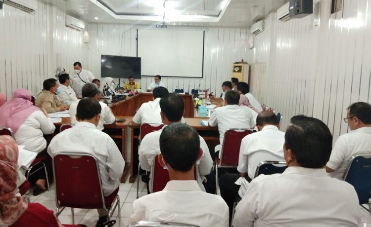 RAPAT KERJA — Mengawali tahun 2022, Komisi IV melakukan rapet kerja dengan OPD yang menjadi mitra, Kamis (6/1). Rapat membahas dan mengevaluasi kerja masing-maisng OPD selama setahun terakhir.