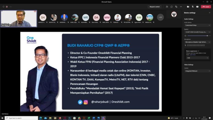 NARASUMBER— Financial Planner Oneshildt, Budi Raharjo tampil sebagai narasumber dalam webinar yang digelar PT Semen Padang dengan tema “Susun Resolusi Keuangan Agar Tidak Menyesal Kemudian”, Kamis (27/1).