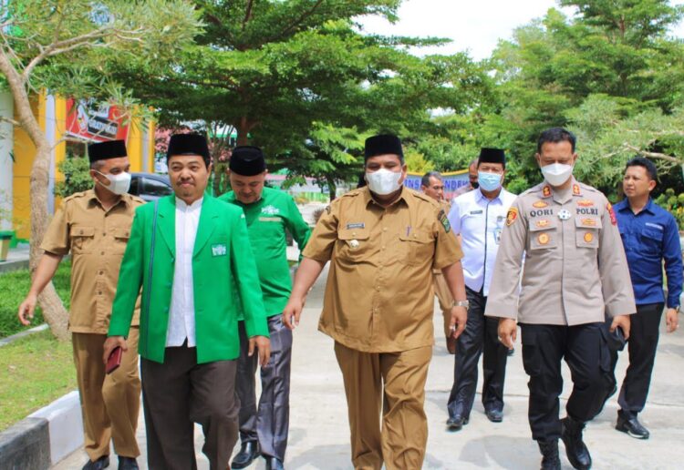 ”Sumbangsih NU sangat Tinggi untuk Bangsa” 1 HADIRI HARLAH NU— Bupati Padangpariaman Suhatyri Bur saat menghadiri hari jadi Nahdatul Ulama (NU) baru-baru ini.