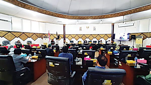 Melalui Rapat Paripurna, DPRD Kota Padang Sampaikan Empat Ranperda Inisiatif 1 Suasana Rapat Paripurna penyampaian Rancangan Peraturan Daerah Inisiatif DPRD Kota Padang tahun 2022, di ruang sidang utama gedung DPRD Kota Padang, Senin (7/2).