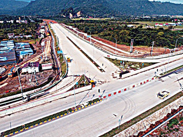 Pembangunan jalan tol Padang-Pekanbaru yang sedang berjalan