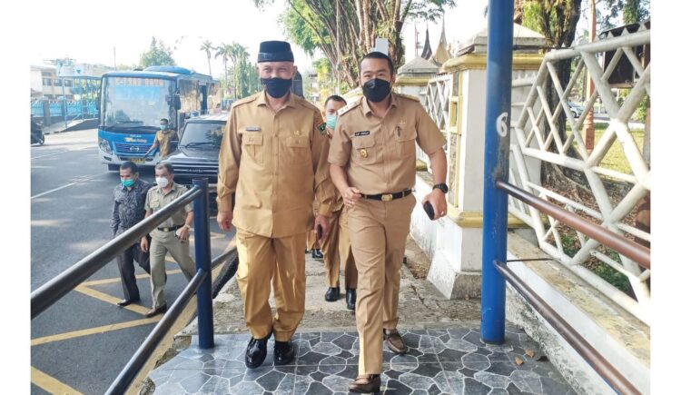 1 Tahun Kepemimpinan Mahyeldi-Audy, Bangun Infrastruktur, Bangkitkan Dunia Investasi 1 Gubernur Sumbar, Mahyeldi Ansharullah bersama Wakil Gubernur, Audy Joinaldy.