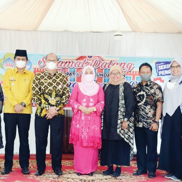 TUMBUHKAN— Tumbuhkan minat berbisnis sekaligus mengasah kreativitas para pelajar, Sekolah Luar Biasa (SLB) Baso mengadakan market day.