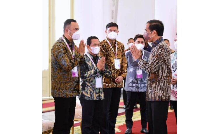 Bupati Sijunjung Benny Dwifa Yuswir bertemu Presiden Jokowi dalam kegiatan Apkasi di Istana.