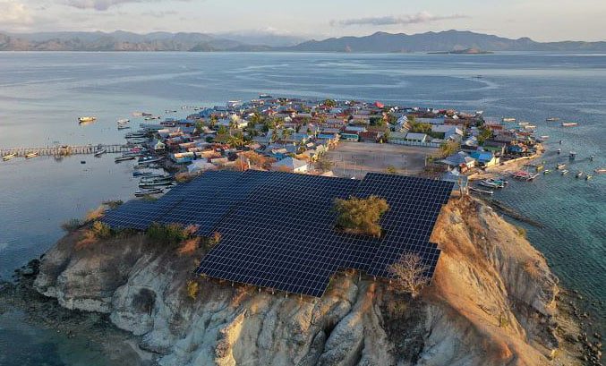 Guna menyukseskan program konversi Pembangkit Listrik Tenaga Diesel (PLTD) ke pembangkit Energi Baru Terbarukan (EBT), PT PLN (Persero) memberi keleluasaan bagi pengembang yang mengikuti lelang konversi PLTD ke PLTS dan baterai untuk menggunakan beragam teknologi.