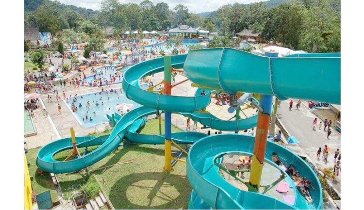 Mifan Waterpark, Pertama dan Terbesar di Sumbar Berbenah 1 Saat ini Mifan mempunyai cottage 68 unit dan rumah gadang 19 unit serta berbagai jenis kolam renang yang bisa dinikmati keluarga.