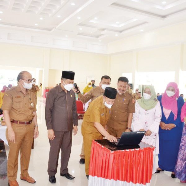 Pemerintah daerah melalui Disperindagkop UKM menghadirkan aplikasi bertajuk e-KUKM.