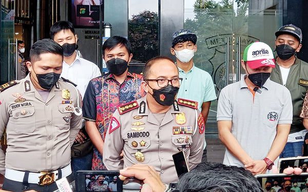 KETERANGAN—Dirlantas Polda Metro Jaya Kombes Sambodo Purnomo Yogo saat memberi keterangan soal beredarnya pengumuman razia masker, di PMJ, Jumat (4/.2)
