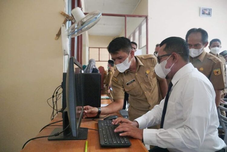 Pemerintah kabupaten Tanah Datar dalam rangka mewujudkan Program Unggulan (Progul)  menciptakan usahawan baru dan lapangan kerja, selalu melakukan pelatihan bagi calon pelaku usaha.