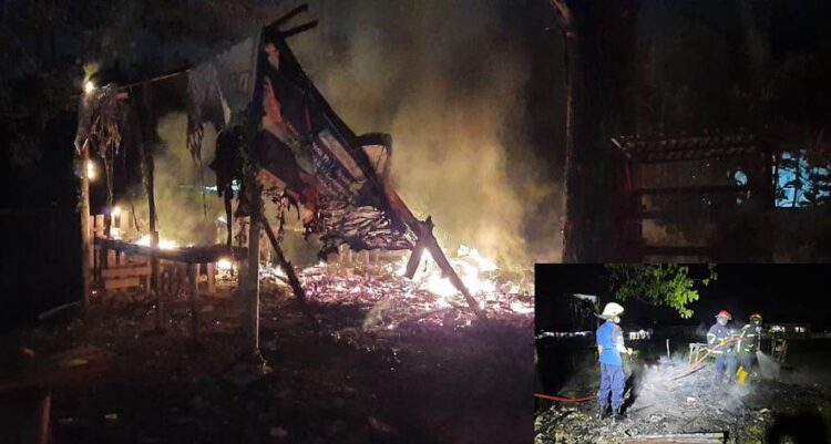 Si Jago Merah Mengamuk di Padang Timur, Kedai Kopi Jadi Abu 1 SI JAGO MERAH— Kedai kopi yang berada di Jalan Camar, RT 01, RW 07, Kelurahan Padang Timur, ludes dilalap si jago merah pada Jumat (4/2) dinihari, kerugian diperkirakan mencapai jutaan rupiah.