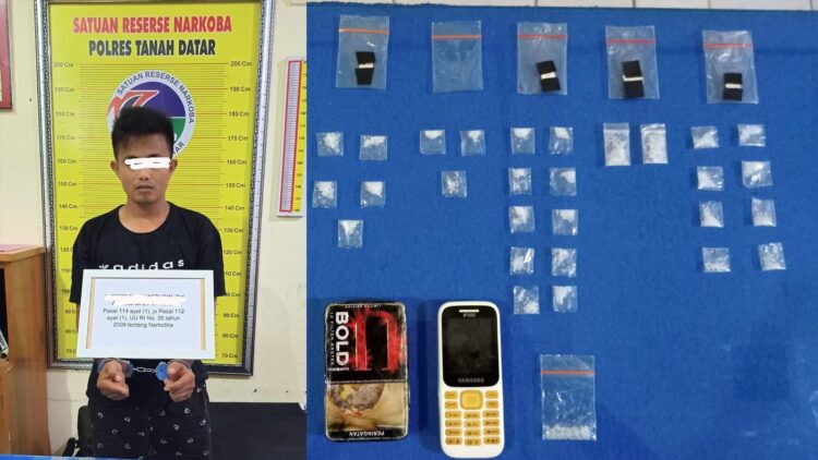 PENGEDAR SABU— Pelaku AO (31) diamankan di Mapolres Tanahdatar dengan barang bukti 36 paket sabu siap edar.
