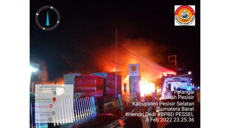 Kantor PLN Unit Balai Selasa, Pesisir Selatan Terbakar, Pasokan Litrik Dipastikan Aman 1 KEBAKARAN— Kondisi Kantor PLN
Unit Balai Salasa mengalami kebakaran,
Selasa (8/2).