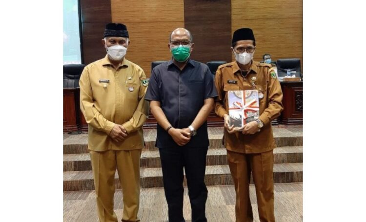 DPRD Dengar Nota LKPJ 2021 Gubernur Sumbar, Supardi: Penyelenggaraan Pembangunan di 2021 Belum Optimal 1 Paripurna mendengarkan penyampaian nota pengantar LKPJ kepala daerah tahun 2021, serta menetapkan pembentukan panitia khusus (pansus).Senin (21/2).