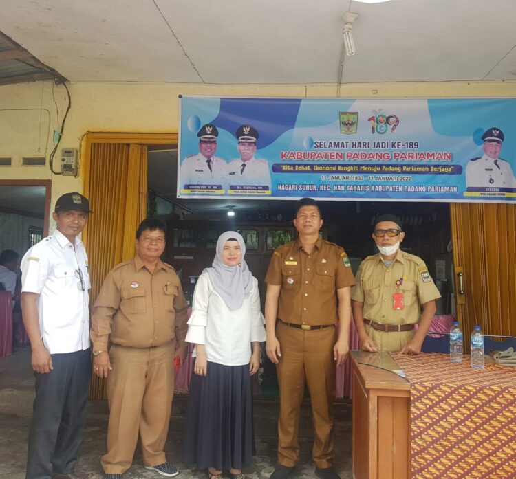 SOSIALISASI—Inspektur Hendra Aswara didampingi auditor inspektorat saat sosialisasi Bimasena bersama perangkat nagari Sunur, Kecamatan Nan Sabaris.