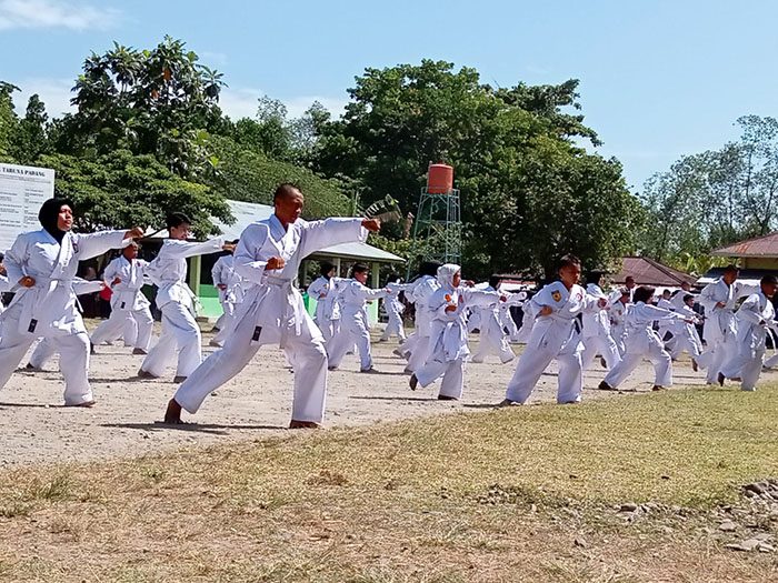 LATIHAN BERSAMA-Karakateka Lemkari Padang latihan bersama benahi teknik komite bersama Sensei Refelita.