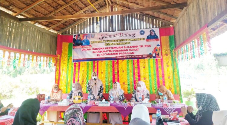 “Jadikan lingkungan itu hijau dan asri sesuai dengan program PKK yakni di Hatinya PKK, Halaman Asri, Teratur, Indah dan Nyaman.