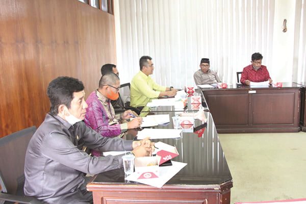 Komisi II Raker Evaluasi Kinerja Mitra Kerja, Dewan Sorot Pembangunan Pasar Batu Kambing 1 RAKER— Komisi II DPRD Agam menggelar rapat kerja dengan mitra kerja dalam mengevaluasi kinerja anggaran tahun 2021.
