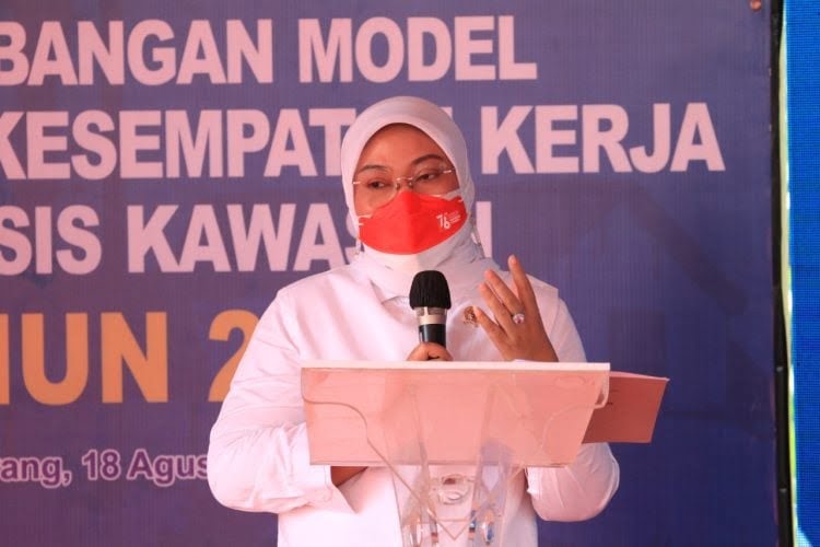 Ida Fauziyah
Menteri Ketenagakerjaan