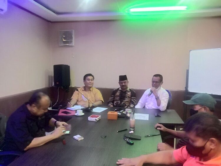 Menyikapi Kisruh Olahraga Sumbar, Forum Penyelamat Olahraga Diundang Rektor UNP 1 DISKUSI—Forum Penyelamat Olahraga Sumbar berdiskusi menyikapi persoalan dan polemik olahraga Sumbar di Pucuk Merah Gunung Pangilun, Kota Padang.