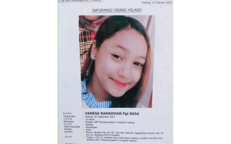ORANG HILANG— Dua hari tak kunjung pulang ke rumah, orangtua Vanesa Ramadhan (15) akhirnya membuat laporan kehilangan ke Polsek Lubeg, Jumat (11/2)