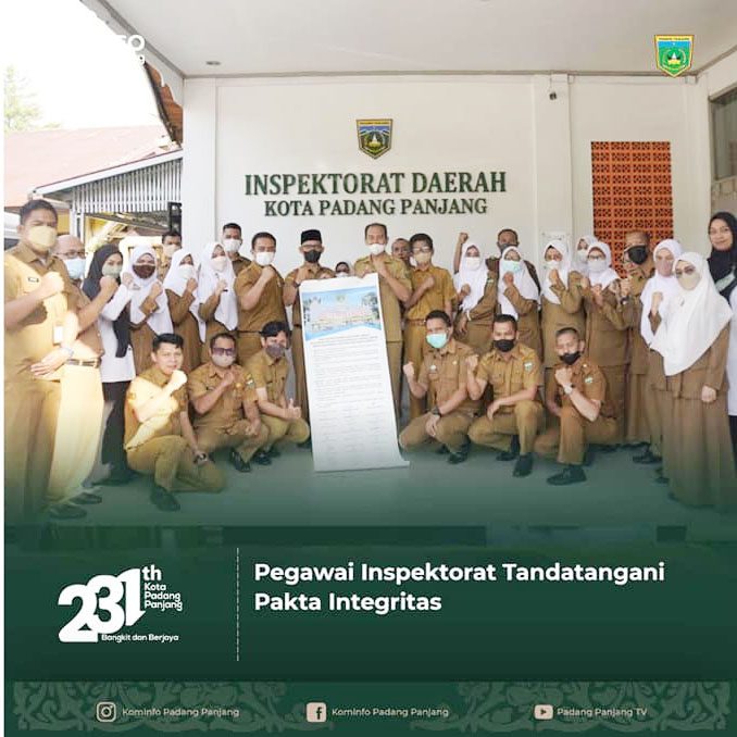 Untuk menerapkan profesionalitas dalam bekerja, Pegawai Inspektorat melakukan penandatanganan Pakta Integritas, di Ruangan Rapat Inspektorat, Senin (21/2).