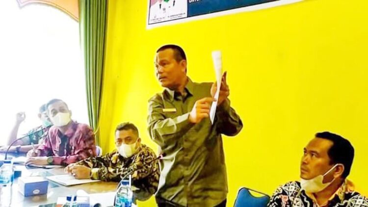 PAPARKAN—Wali Kota Pariaman Genius Umar paparkan secara ringkas soal jalan lingkar dari Desa Padang Biriak-Biriak sampai Desa Sungai Rambai Kecamatan Pariaman Utara.