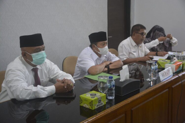 Pemkab Agam melalui Bagian Perekonomian Setda Kabupaten Agam menggelar Rapat Koordinasi (Rakor) Tim Pengendali Inflasi Daerah (TPID) di ruang rapat Bupati, Rabu (2/2).