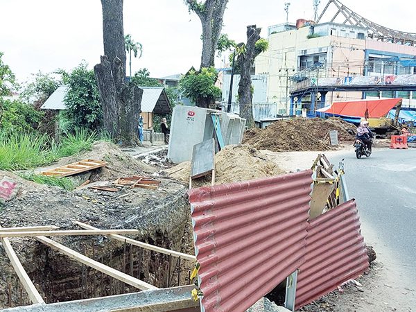 PEMBANGUNAN DRAINASE— Pemerintah Kota Bukittinggi menegaskan segera menuntaskan proyek drainase primer yang hingga kini menyisakan persoalan.
