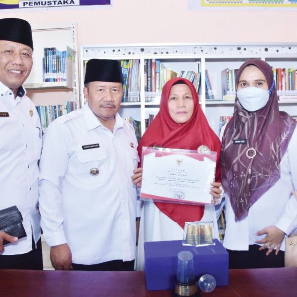 Perpustakaan Nagari Manggopoh Terbaik Nasional 2021 1 PERPUSTAKAAN— Perpustakaan Nagari Manggopoh, Kecamatan Lubuk Basung, Kabupaten Agam memiliki gedung baru setelah sekian lama menempati bangunan milik masyarakat.