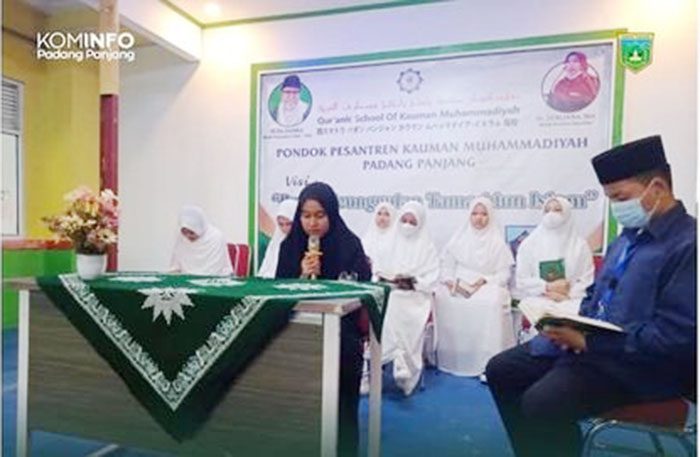 Program 23 Hari Hafal 30 Juz, Sembilan Santri Lakukan Tasmi’ 1 HAFALAN—Sembilan santri yang mengikuti program 23 hari hafal 30 juz yang digagas oleh Markaz Tahfiz Haroen el Ma-any, di Aula Buya Hamka, Sabtu (19/2).