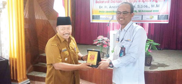 Bupati Agam Andri Warman membuka secara resmi seminar yang digelar Koperasi Agro Petani Agam (KAPA) Maju Jaya di Hotel Sultan, Kecamatan Ampek Angkek, Selasa (15/2).