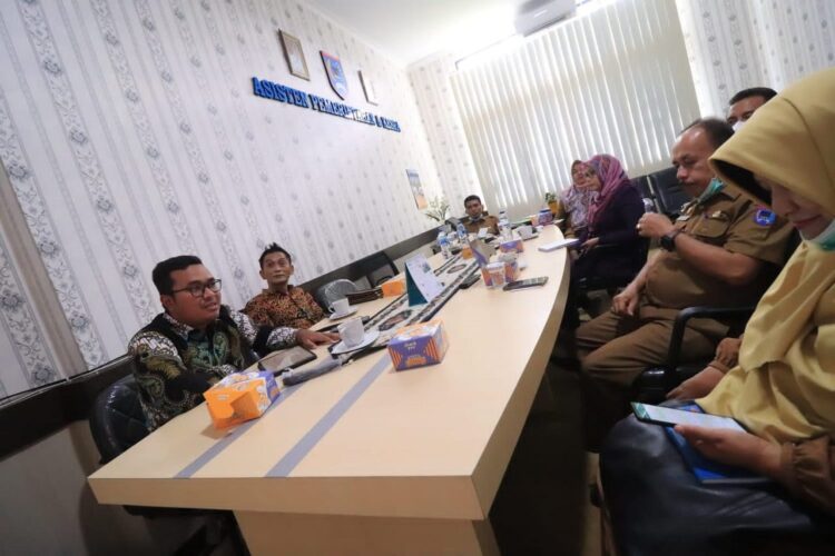 Tingkatkan Mutu Pendidikan, Wako Payakumbuh Terima Audiensi APKASI 1 AUDIENSI— Pembina dan Staf Ahli Asosiasi Pemerintah Kabupaten Seluruh Indonesia (APKASI) bidang pendidikan, di ruang Asisten I Kantor Wali Kota Payakumbuh.