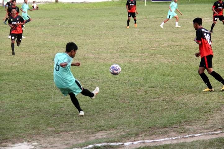 TURNAMEN SAWAHLUNTO— Salah satu partai pertandingan dua tim kesebelasan dalam Turnamen Sawahlunto Cup 2022.