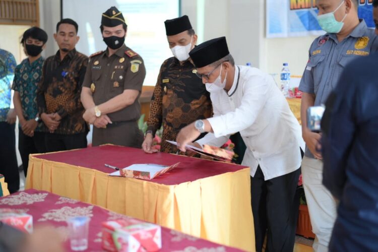 PEMBUKAAN— Wakil Bupati Padangpariaman Rahmang membuka secara resmi acara penyuluhan hukum terhadap integritas karyawan/karyawati di lingkungan Perusahaan Daerah Air Minum (PDAM) Kabupaten Padangpariaman.