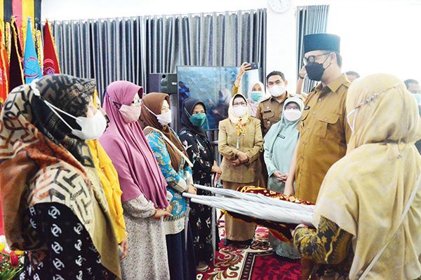 GEBYAR IVA— Wako Bukittinggi Erman Safar membuka gebyar IVA Test serta layanan kontrasepsi gratis.