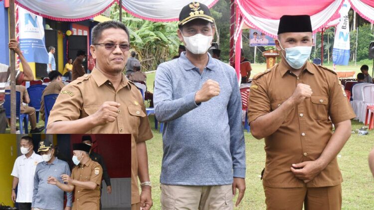 Lapangan sepakbola dan stadion mini Persatuan Sepakbola Sikapak Timur  ( Persikatim ) Desa Sikapak Timur, Kecamatan Pariaman Utara ini dapat untuk peningkatan ekonomi desa.