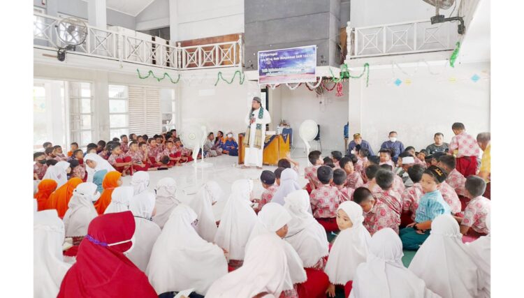 ISRAK MIKRAJ— SDIT Permataku menggelar peringatan Israk Mikraj, Jumat (25/2) di Mushalla SDIT Permataku Dadok Tunggul Hitam, Kecamatan Kototangah, Kota Padang.