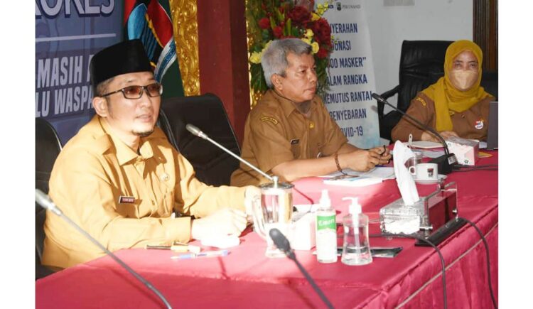 PEMBAHASAN PUPUK— Wali Kota Padang Hendri Septa, mengundang perwakilan distributor, pengecer pupuk sekaligus perwakilan dari kelompok tani di Kota Padang, Senin (14/2).