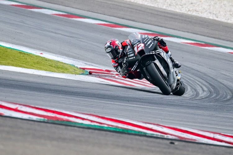 Maverick Vinales saat tampil di tes pramusim Sepang, Malaysia.