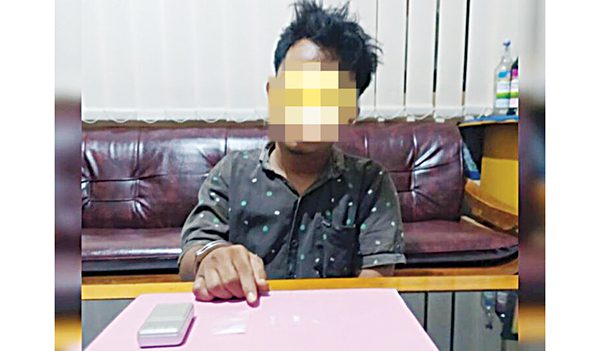 PENGEDAR SABU— Pelaku FWU (26) yang diduga sebagai pengedar sabu ditangkap Tim Sapu Jagat Polres Pessel.