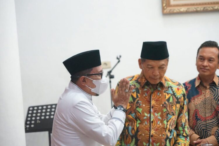 Bupati Tanah Datar Tekankan Sektor Pendidikan, Tingkatkan Kualitas dan Kuantitas 1 TERIMA—Bupati Eka Putra saat bersilaturahmi dan menerima kunjungan pengurus Pondok Pesantren Modern Nurul Ikhlas Kecamatan X Koto, Minggu (14/2) di Indo Jolito Batusangkar.