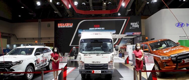 PAMERAN— Booth Isuzu Astra yang berada di hall B1 juga memamerkan produk serta memberikan program menarik untuk konsumen.