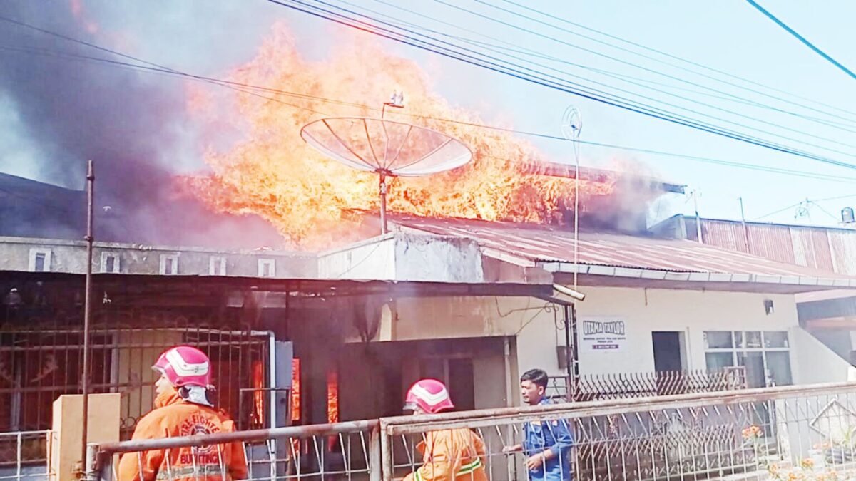 4 petak Rumah Jahit di Aur Kuning Dilalap Si Jago Merah