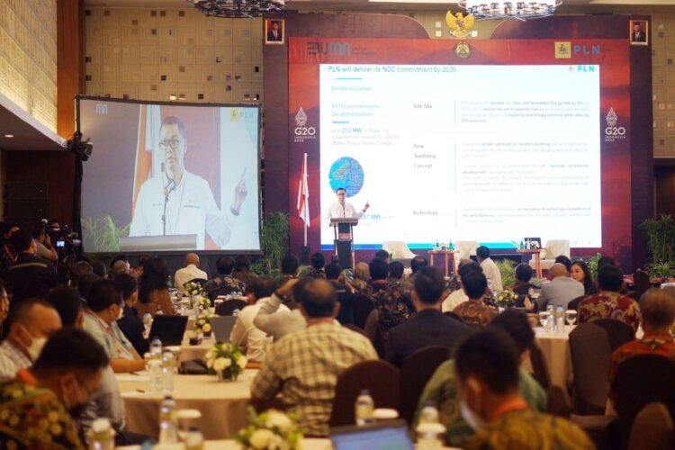 Menteri ESDM: Program Dedieselisasi PLN Kunci RI Capai Net Zero Emission pada 2060 1 Menteri ESDM Arifin Tasrif mengapresiasi langkah PLN melakukan dedieselisasi PLTD. Program ini merupakan lompatan besar dalam pencapaian net zero emission pada 2060.