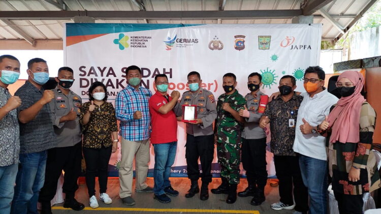 Gebyar Vaksinasi Massal Booster Digelar di Polres Padangpariaman 1 VAKSIN— Jajaran Polres saat vaksinasi booster bersama warga.