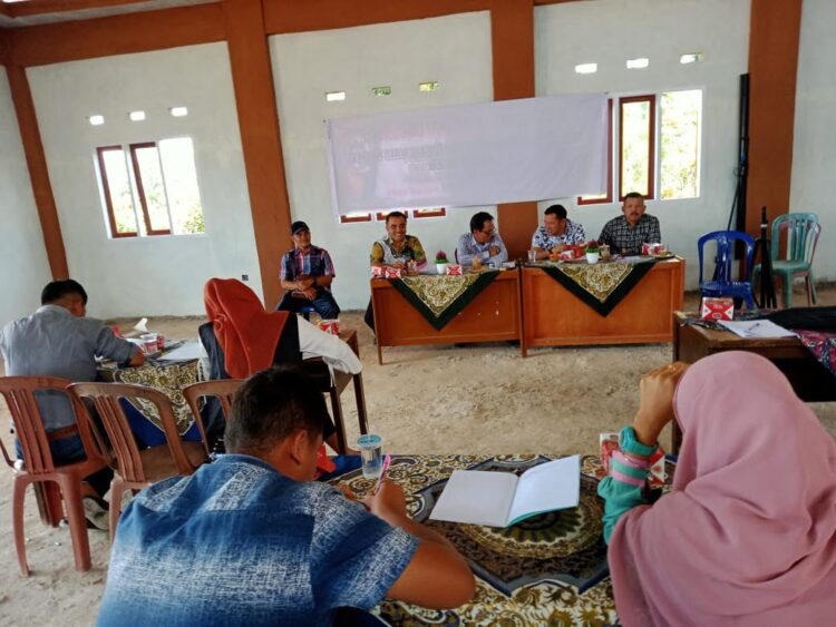 SELEKSI—Terlihat tim seleksi Pimpinan BUMNag Nagari Batu Nalang saat melakukan seleksi