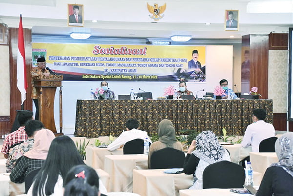 SOSIALISASI— Bupati Agam melalui Sekdakab Agam Edi Busti  mensosialisasikan soal narkoba permasalahan yang perlu diwaspadai dalam melindungi generasi ke depan.