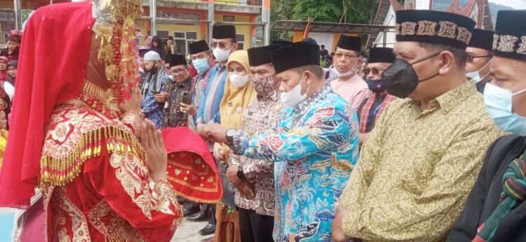 MTQN IV Kecamatan Banuhampu Dibuka Bupati Agam 1 Bupati Agam Andri Warman buka secara resmi Musabaqah Tilawatil Quran (MTQ) Nasional IV, tingkat Kecamatan Banuhampu di halaman Masjid Jami’ Padang Lua, Sabtu (26/2).
