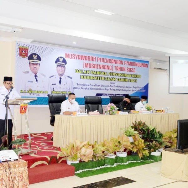 BUKA MUSRENBANG--Bupati Agam Andri Warman  buka secara resmi Musrenbang dalam penyusunan RKPD Agam tahun 2023 di Aula Kantor Bappeda Agam.